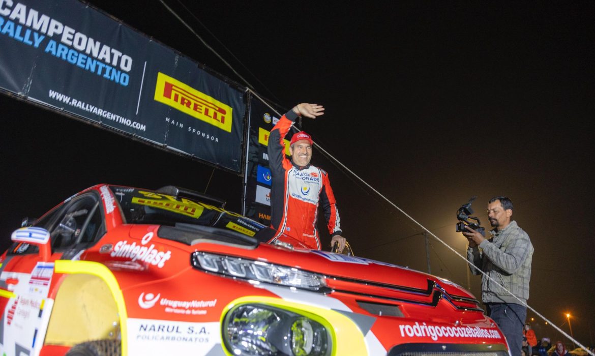 ZEBALLOS EN ARGENTINA MIRANDO EL PANAMERICANO