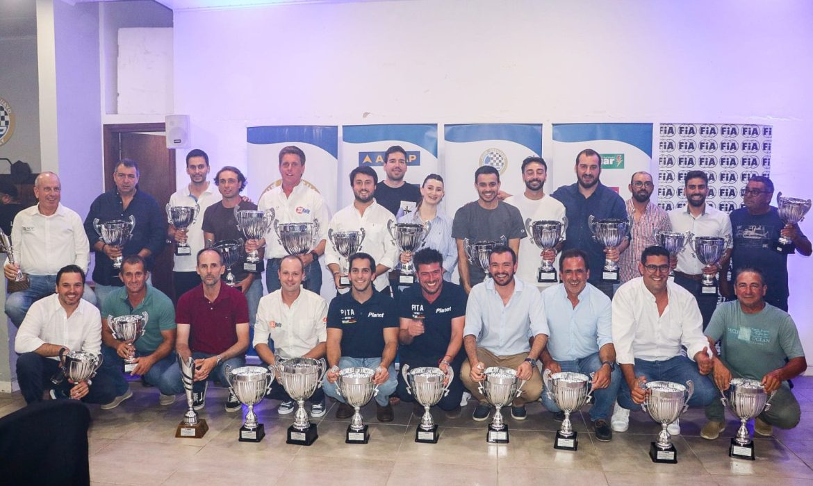 CUR: CIERRE ANUAL CON PREMIOS Y ANUNCIOS